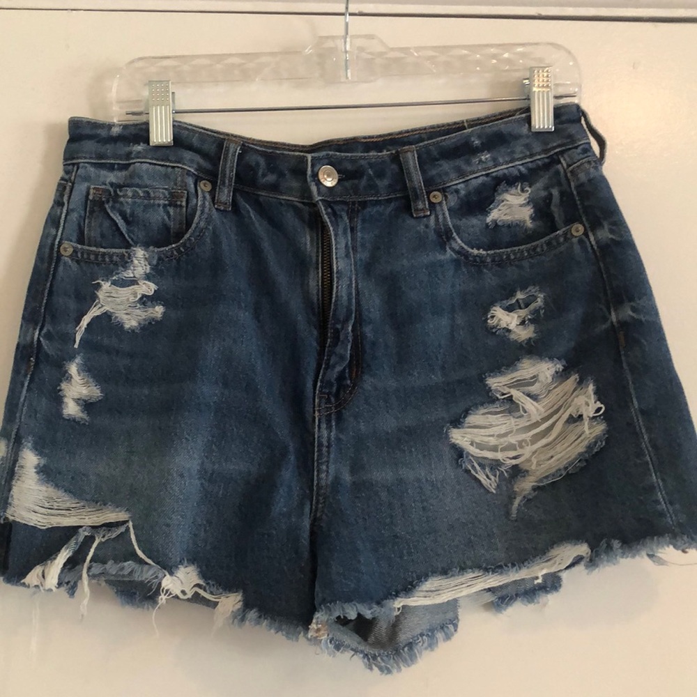 Brand new!  American eagle distressed mom shorts.
